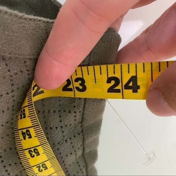 Chico’s Laser Cut Faux Leather Vest Sz 1 Medium Green No Closure - Picture 5 of 10